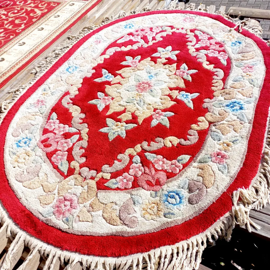 Round floral wool mat after professional cleaning, colours refreshed